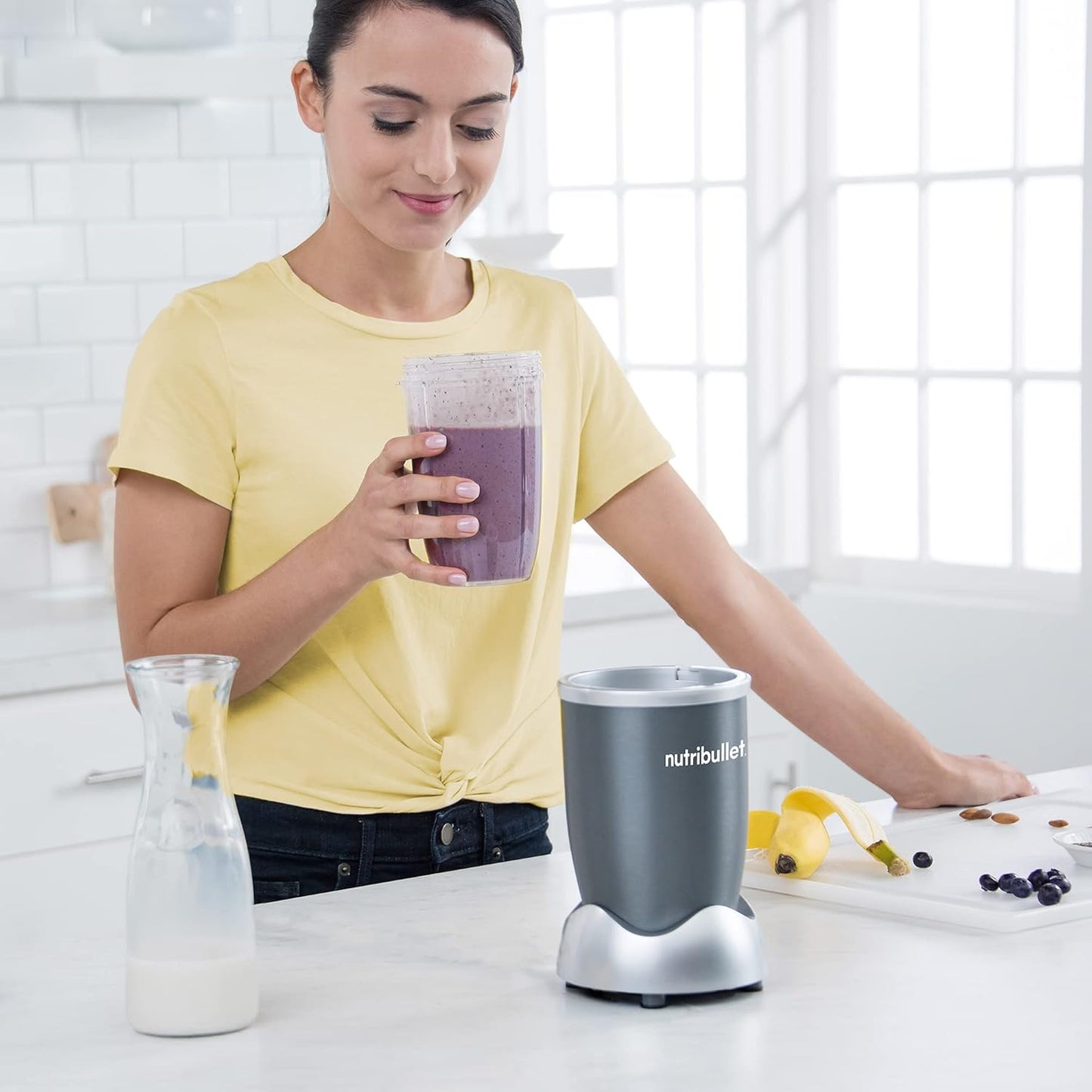 nutribullet Personal Blender for Shakes, Smoothies, Food Prep, and Frozen Blending, 24 Ounces, 600