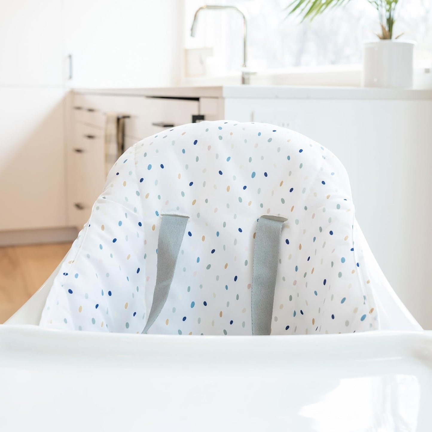 Regalo High Chair with Jelly Bean Seat Pad for Babies and Toddlers, Award Winning Brand, Removable
