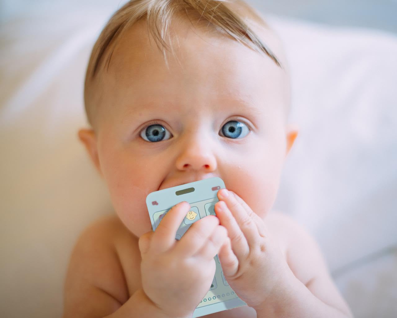 Soft Silicone Phone Shape Teether Boys Girls Baby Molar Teether Chew Toys, Teething Toy (Blue)