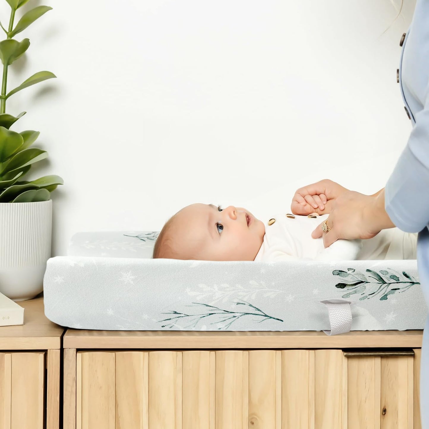 GRSSDER Stretch Ultra Soft Jersey Knit Changing Pad Cover Set 2 Pack, Change Table Pad Covers Fit 32"/34" x 16" Pads Safe and Snug, Pretty Pattern for Boys and Girls, Bear and Wolf Print