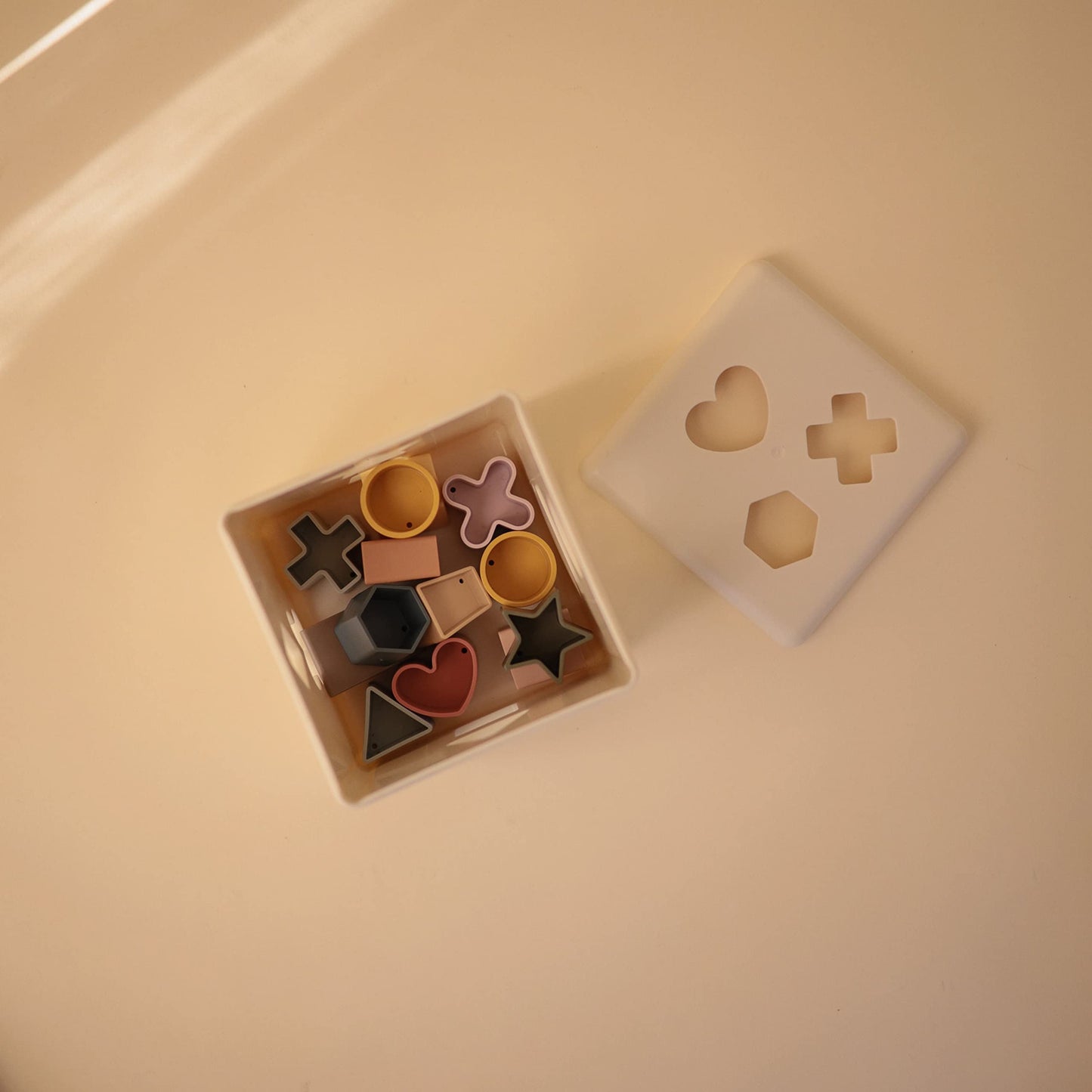 mushie Shape Sorting Box | Made in Denmark (10+ Months)