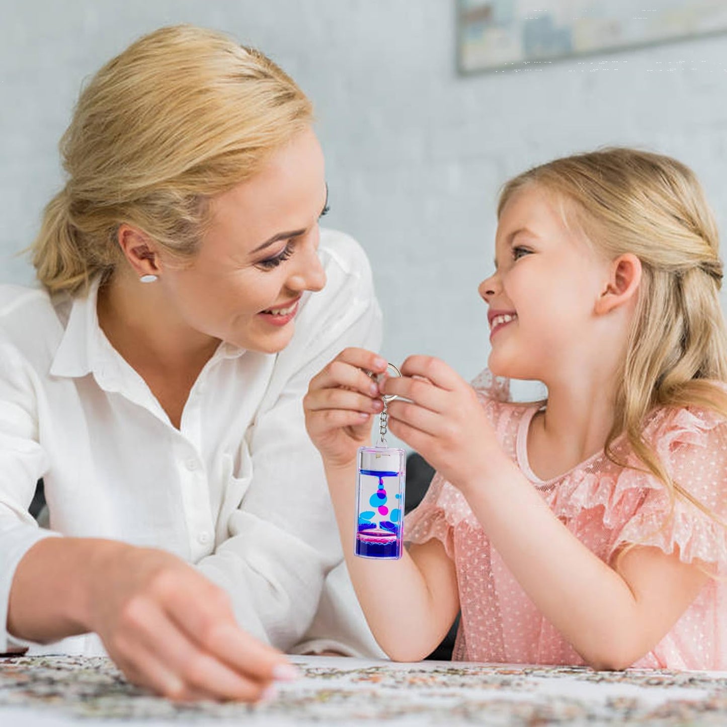 Liquid Motion Bubbler Keychains - Stress Relief Sensory Toy Gifts for Kids - Colorful Liquid Hourglass Keychain