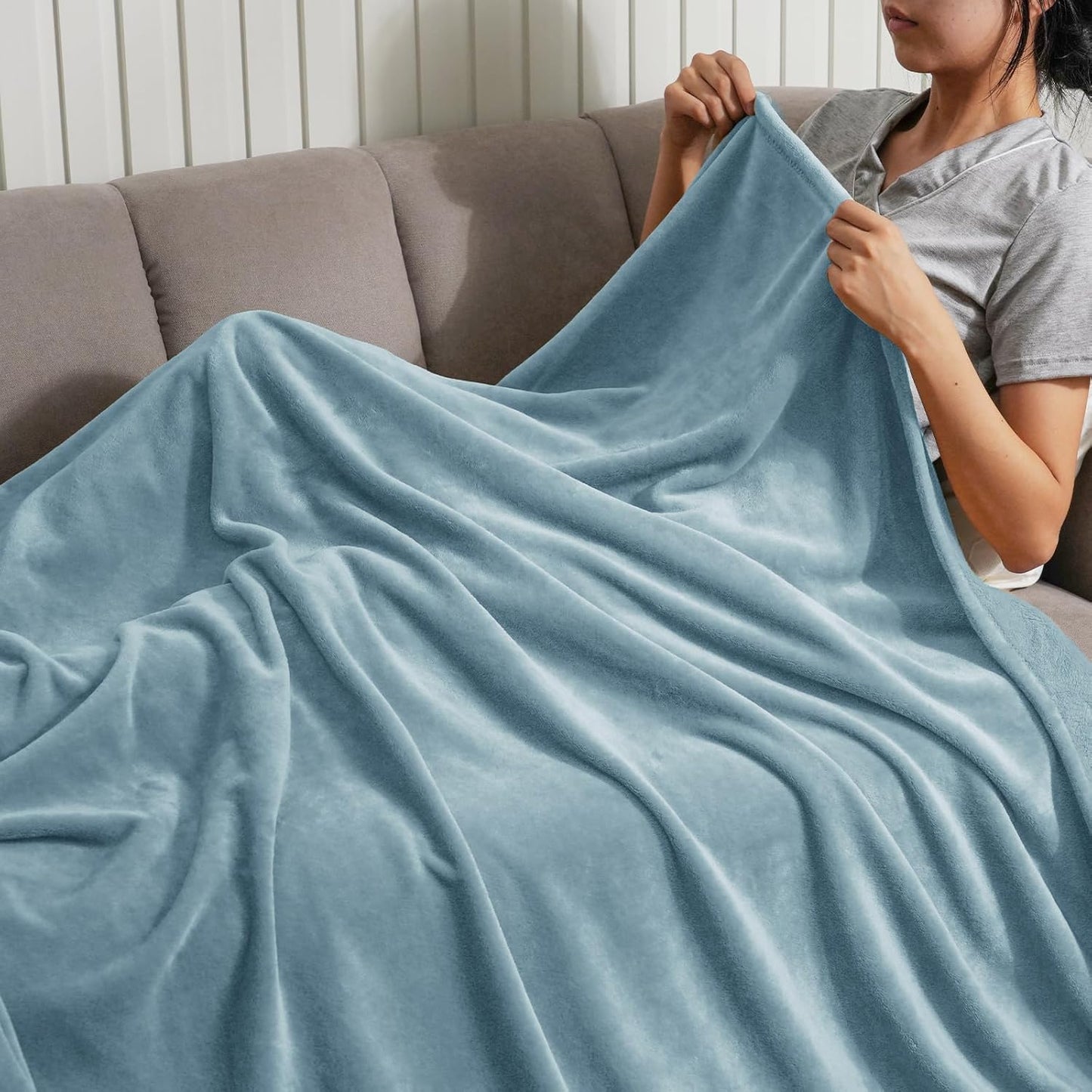 PHF Ultra Soft Fleece Throw Blanket, No Shed No Pilling Luxury Plush Cozy 300GSM Lightweight