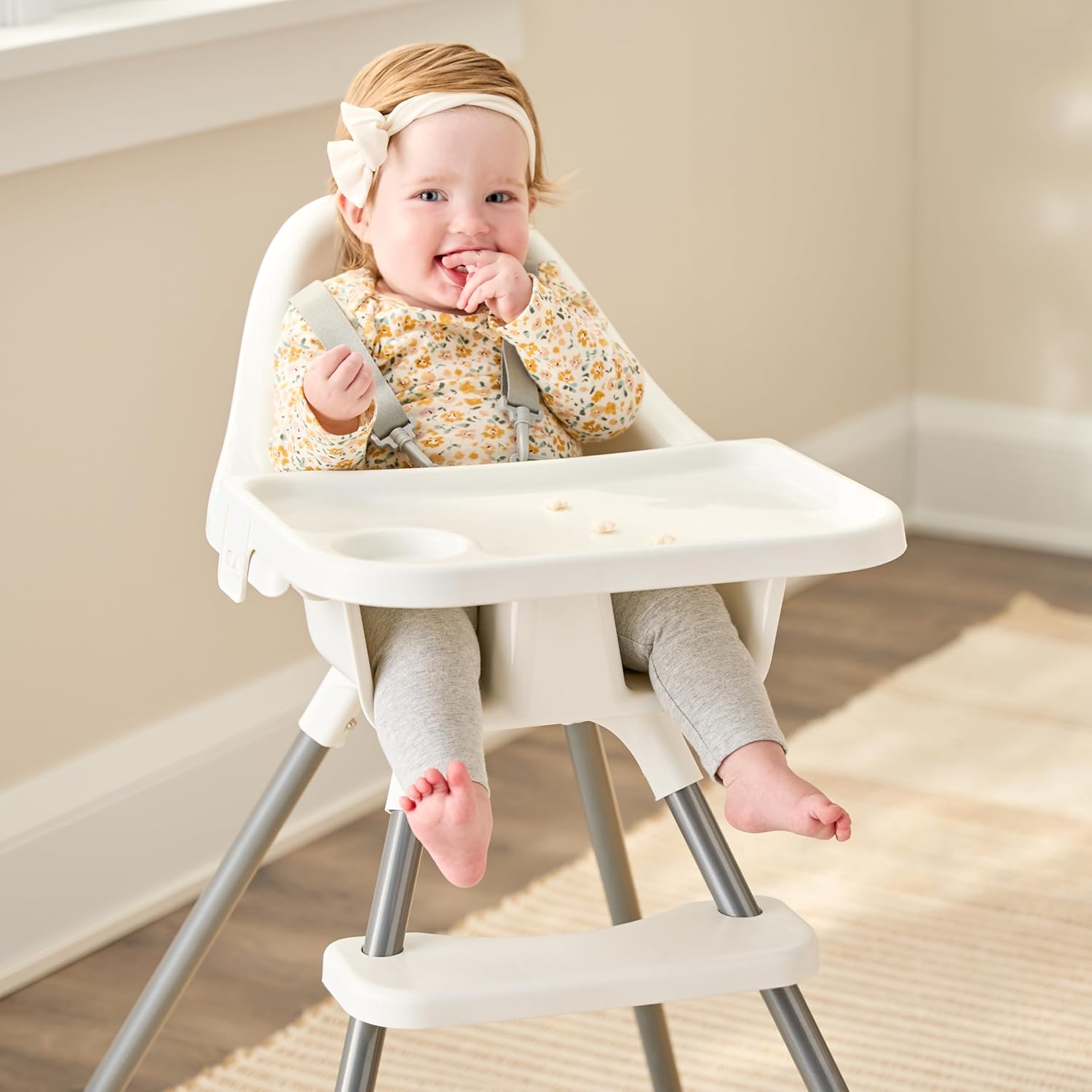 Regalo High Chair for Babies and Toddlers, Easy to Clean, Sturdy Award Winning Brand, Removable