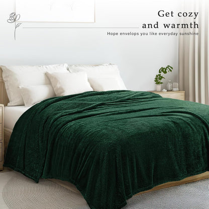 Exclusivo Mezcla King Size Flannel Fleece Blanket, Super Soft Velvet Plush Bed Blanket, Fuzzy Cozy and Warm for All Seasons, 90x104 Inches, Forest Green