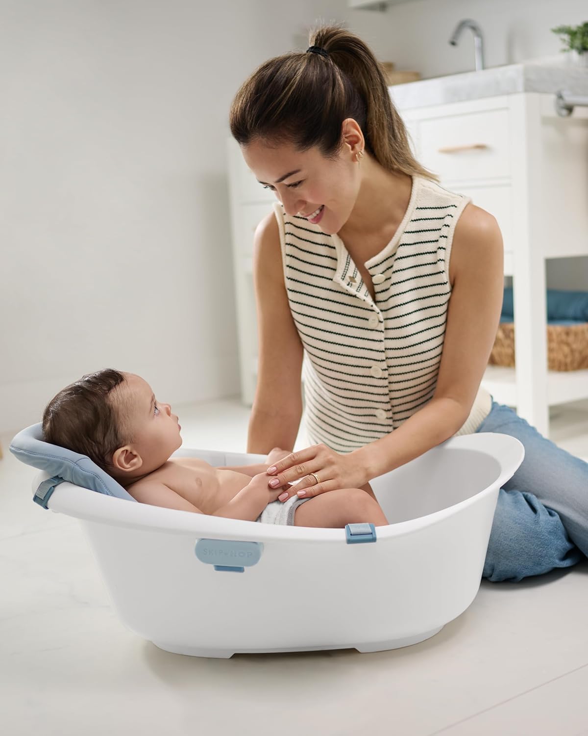 Skip Hop Baby Bath Tub 4-in-1 Grow with Baby Infant to Toddler Bathtub with Supportive Sling and