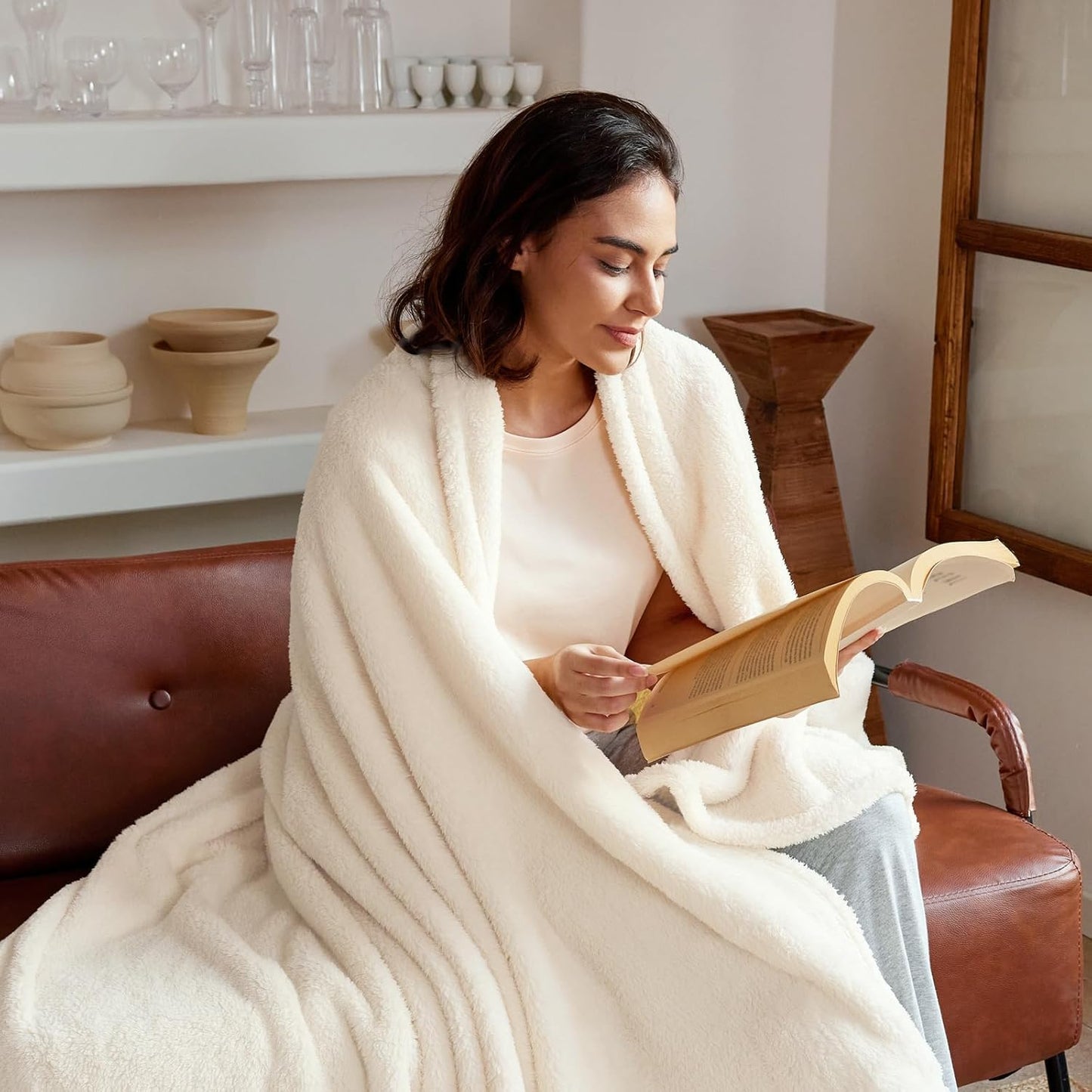 Exclusivo Mezcla King Size Flannel Fleece Blanket, Super Soft Velvet Plush Bed Blanket, Fuzzy Cozy and Warm for All Seasons, 90x104 Inches, Ivory