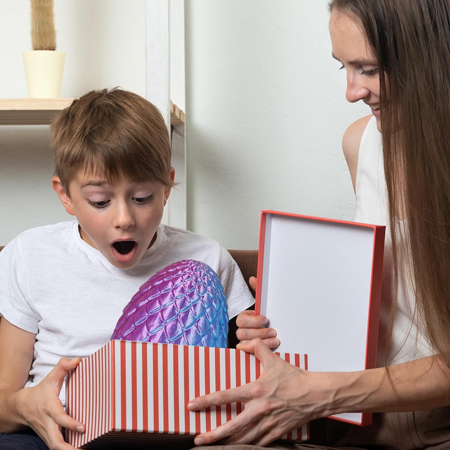 Large Dragon Eggs with Dragon Inside, 3D Printed Surprise Funny Gifts for Kids, Articulated Dragon Fidget Toys for Adults, Executive Desk Toys Office Room Décor (Gradient Light Purple-Red)