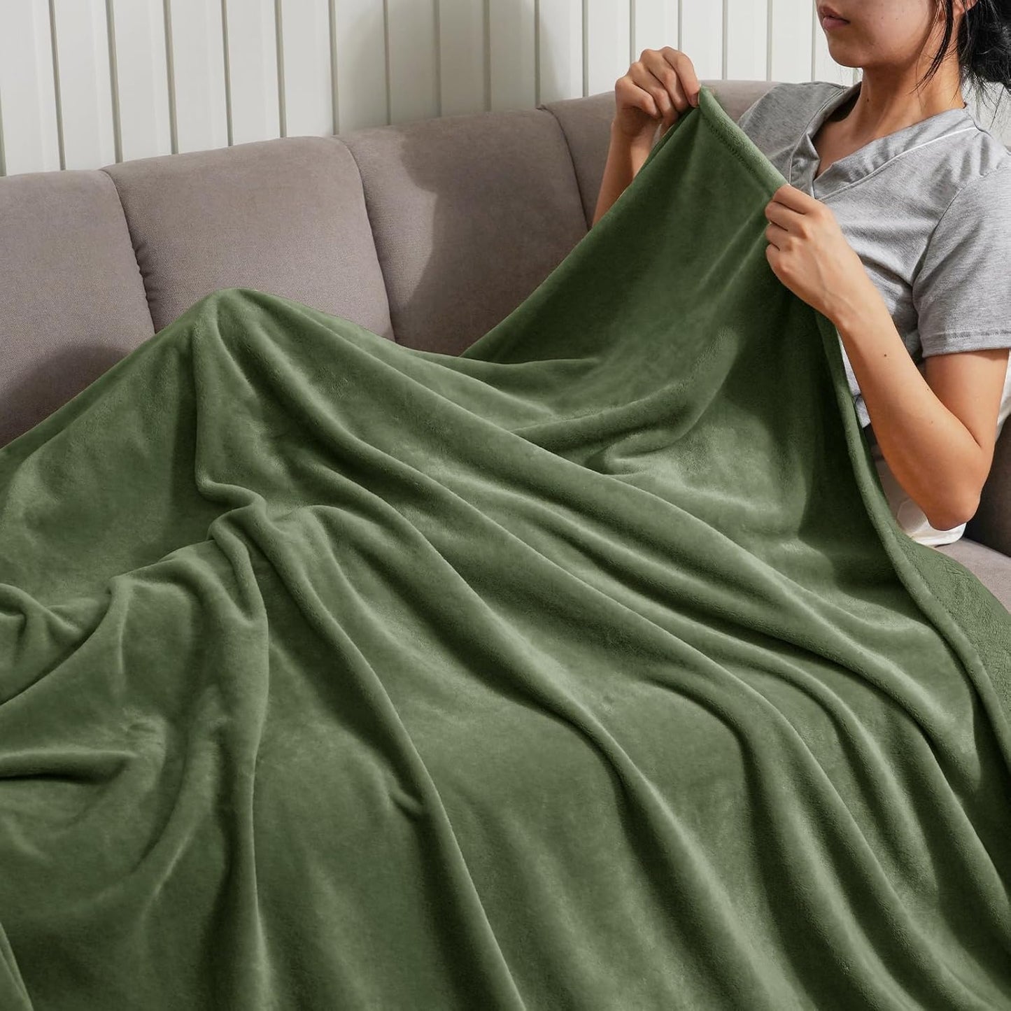 PHF Ultra Soft Fleece Throw Blanket, No Shed No Pilling Luxury Plush Cozy 300GSM Lightweight