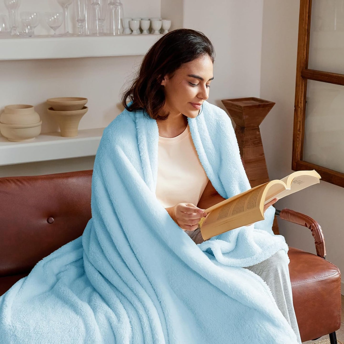 Exclusivo Mezcla Soft Fleece Throw Blanket for Couch, Super Soft Velvet Plush Bed Blanket, Fuzzy Cozy and Warm for All Seasons, 50x60 Inches, Light Blue