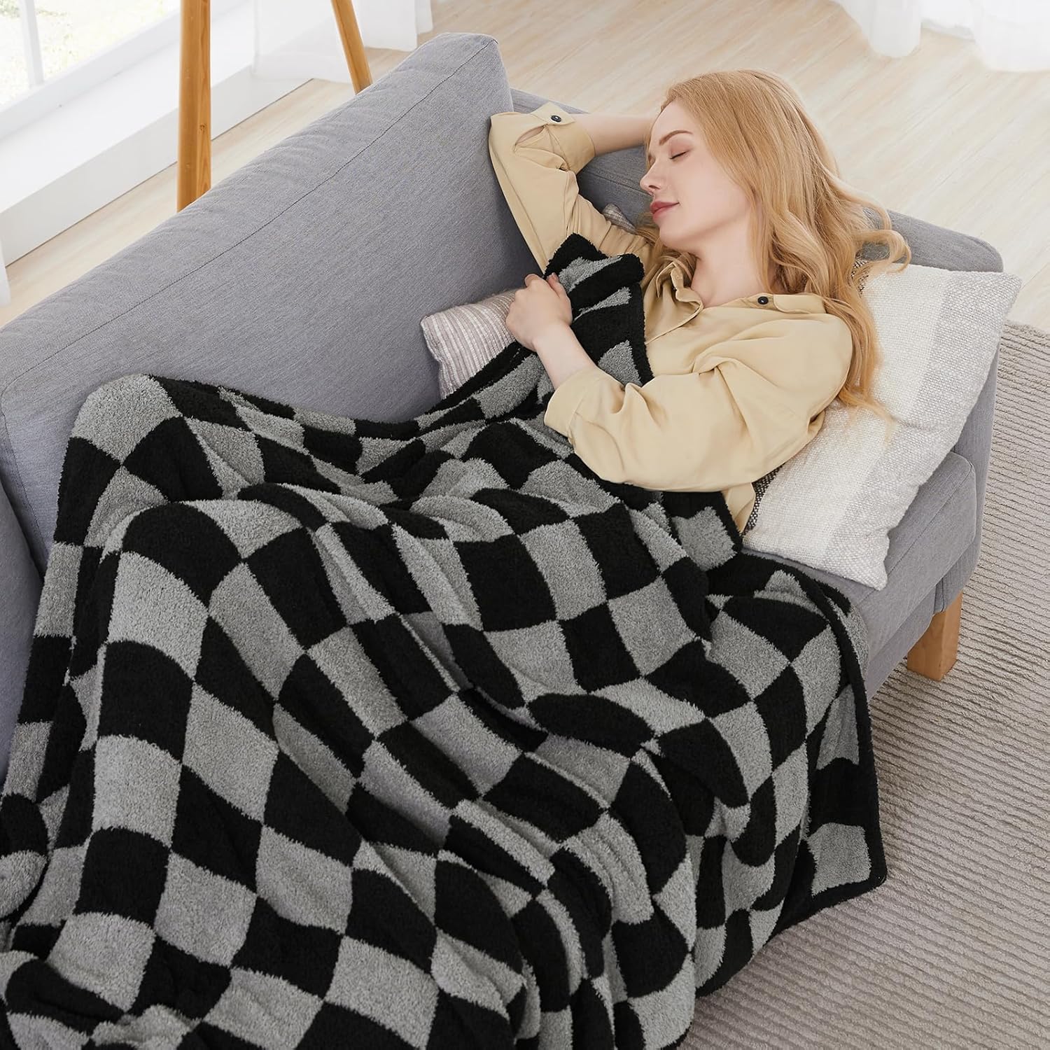 WRENSONGE Checkered Throw Blanket, Black Grey Checkered Soft Cozy Fluffy Warm Hand Made Weave Throw