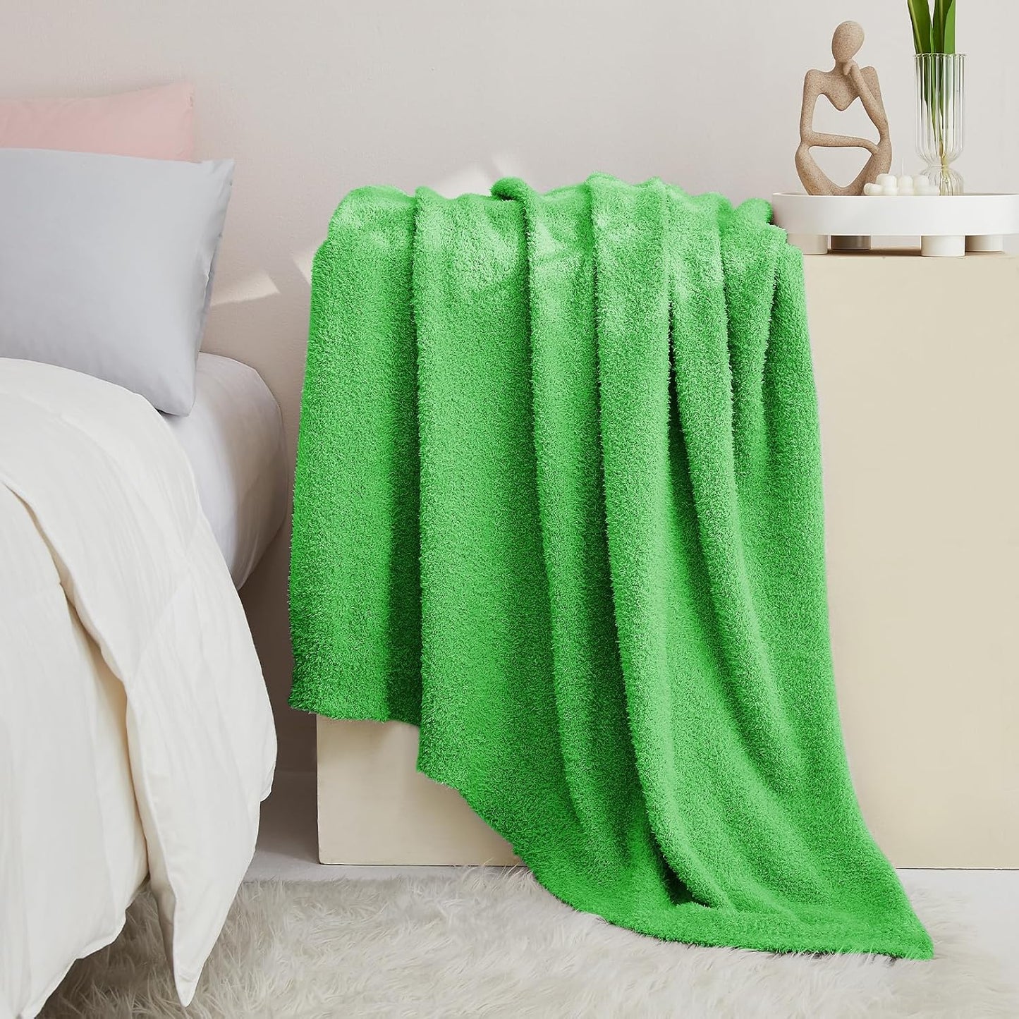 CYMULA Super Soft Green Throw Blanket - Lightweight Plush Fuzzy Fluffy Warm Cozy Blankets and