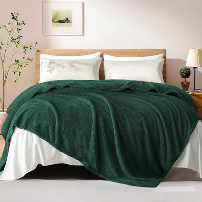 Exclusivo Mezcla Fleece King Blanket for Bed, Soft and Cozy Blankets for Women Men Girls Kids, Suitable for All Seasons, Forest Green, 90x104 Inches