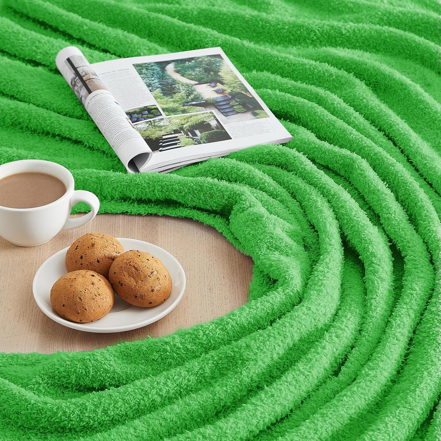 CYMULA Super Soft Green Throw Blanket - Lightweight Plush Fuzzy Fluffy Warm Cozy Blankets and