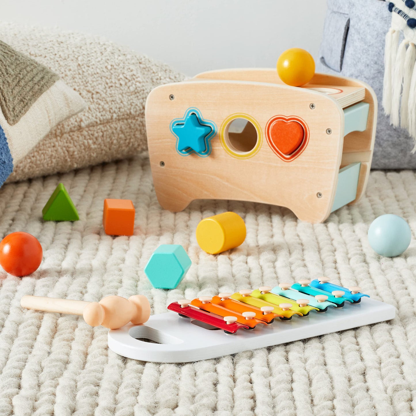 Amazon Basics Musical Pounding Bench With Xylophone and Shape Sorter Educational Toy for Toddlers
