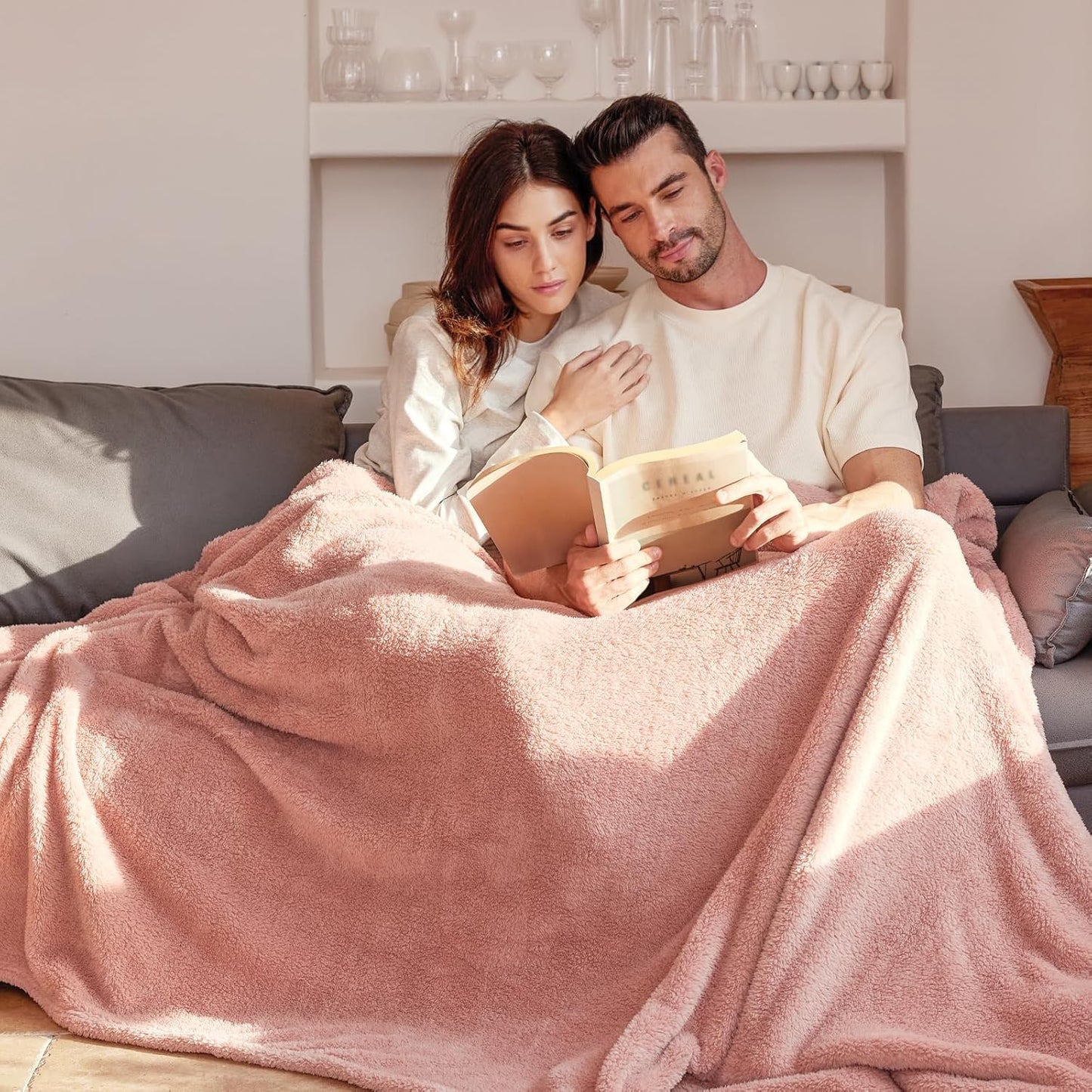 Exclusivo Mezcla Twin Size Flannel Fleece Blanket, Super Soft Velvet Plush Bed Blanket, Fuzzy Cozy and Warm for All Seasons, 60x80 Inches, Pink