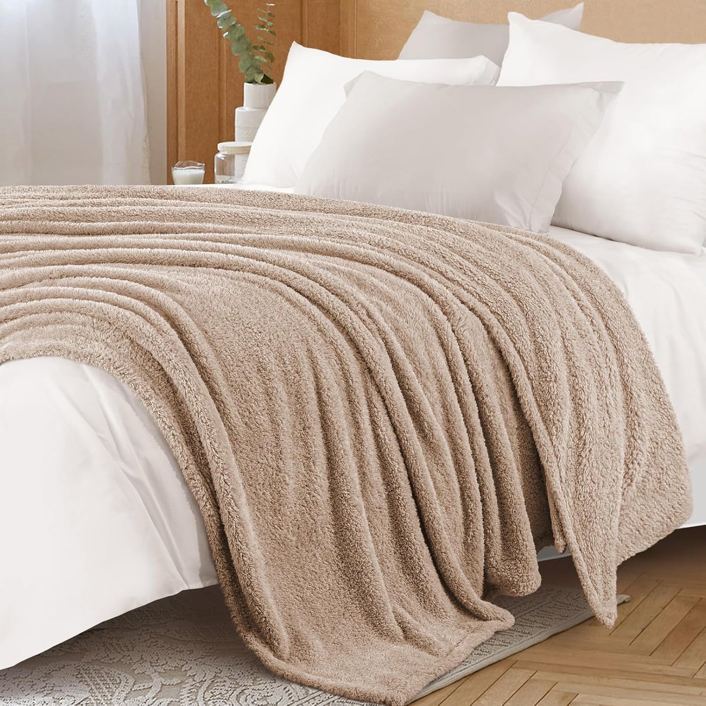 Exclusivo Mezcla Fleece Throw Blanket for Couch Sofa, Soft Warm and Fluffy Blankets for Women Men Girls Kids, Suitable for All Seasons, Camel, 50x60 Inches