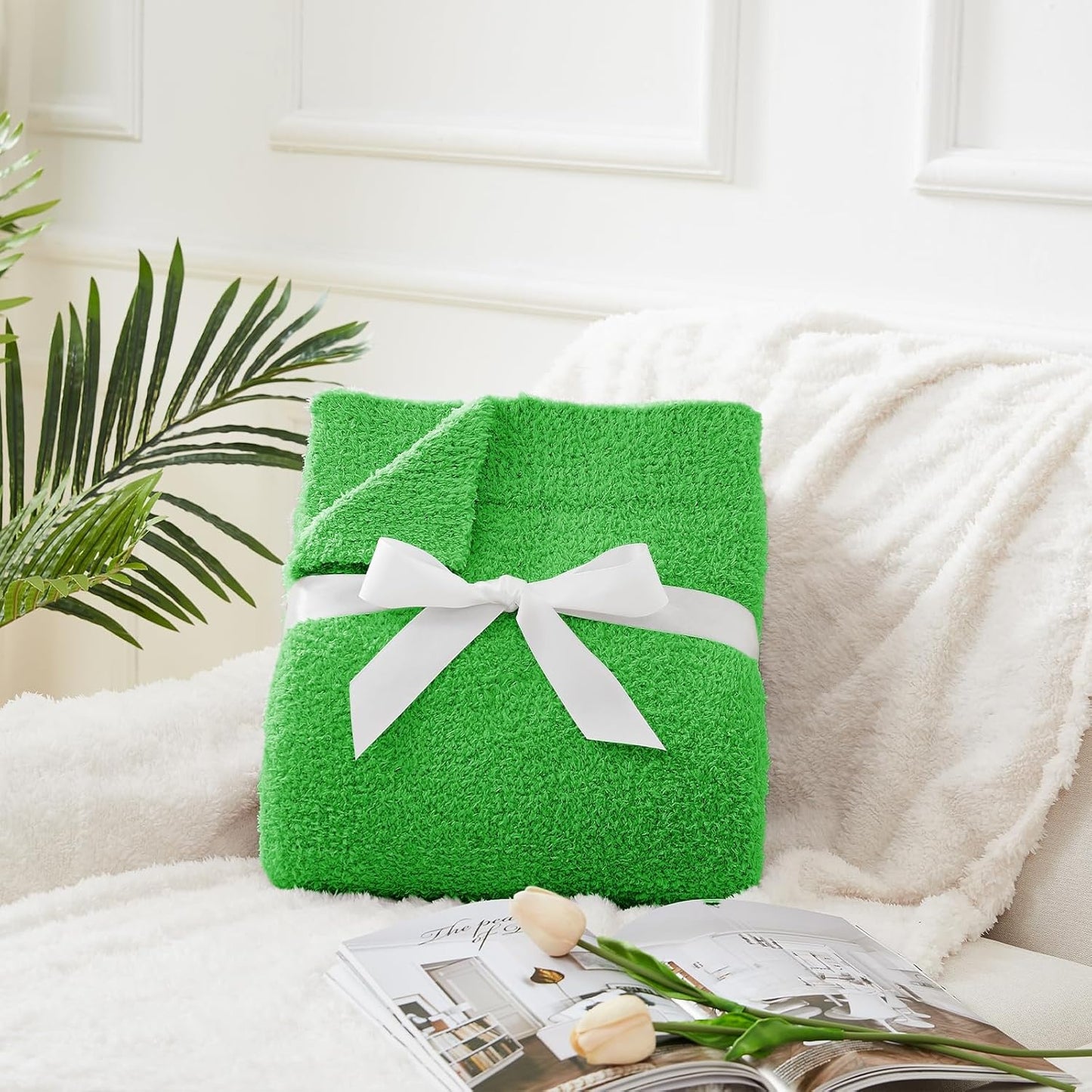 CYMULA Super Soft Green Throw Blanket - Lightweight Plush Fuzzy Fluffy Warm Cozy Blankets and