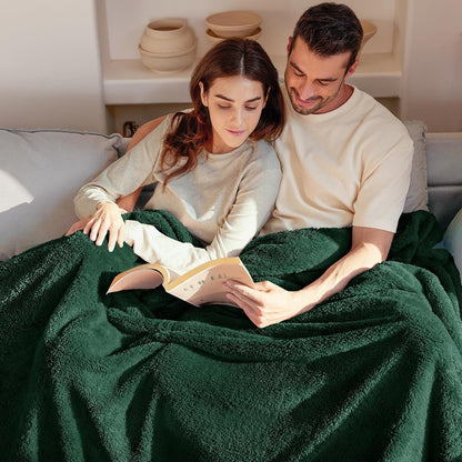 Exclusivo Mezcla Twin Size Flannel Fleece Blanket, Super Soft Velvet Plush Bed Blanket, Fuzzy Cozy and Warm for All Seasons, 60x80 Inches, Forest Green
