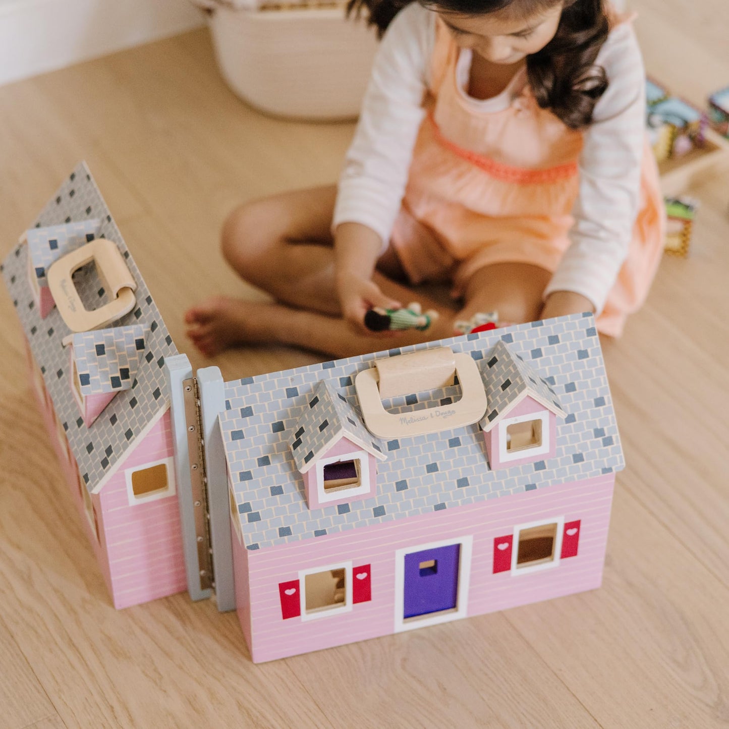 Melissa & Doug Fold & Go Wooden Dollhouse with 2 Dolls and 11 Pieces of Furniture - Portable Mini