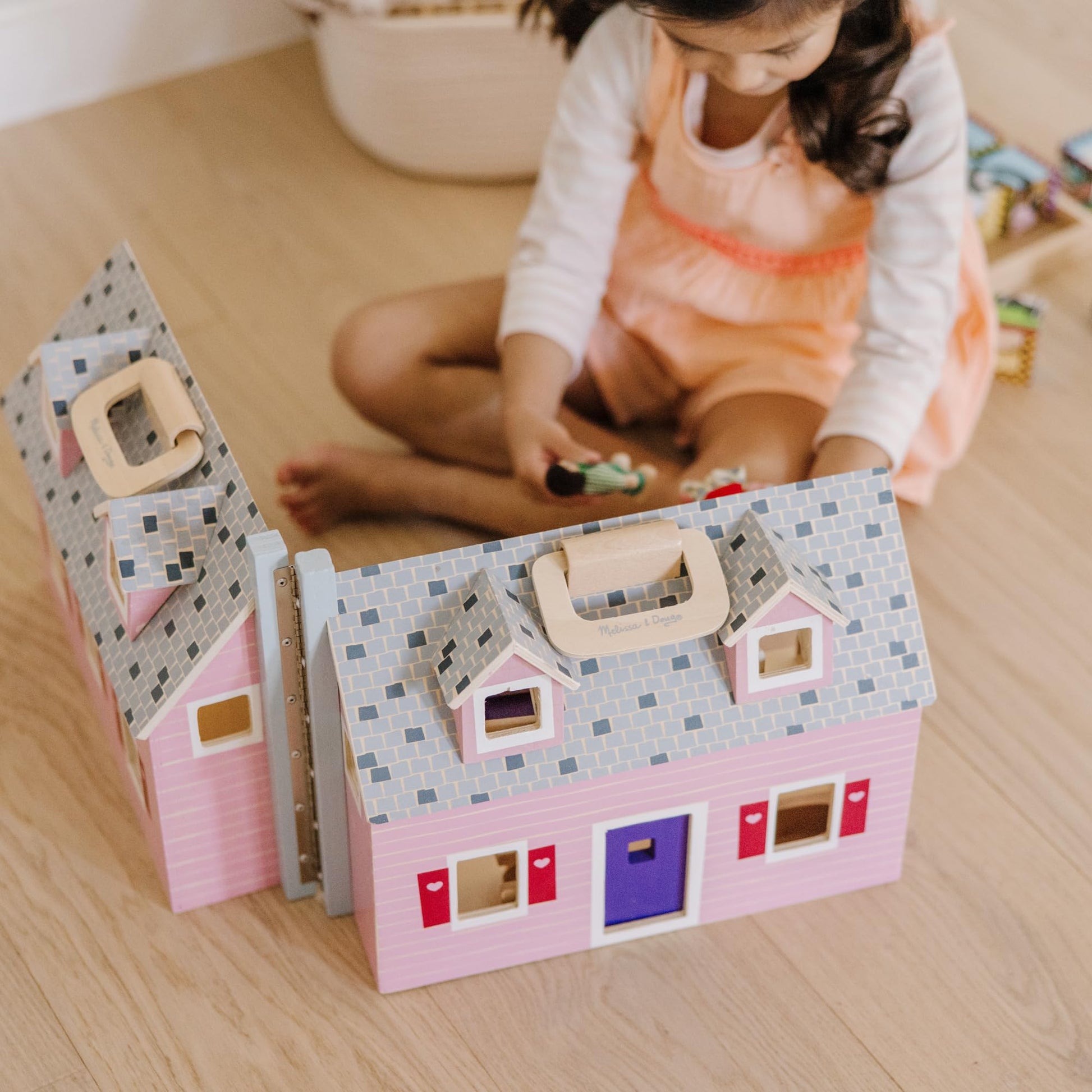 Melissa & Doug Fold & Go Wooden Dollhouse with 2 Dolls and 11 Pieces of Furniture - Portable Mini