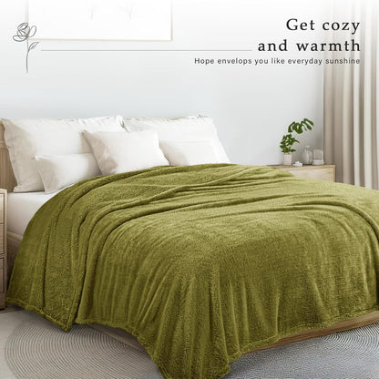 Exclusivo Mezcla King Size Flannel Fleece Blanket, Super Soft Velvet Plush Bed Blanket, Fuzzy Cozy and Warm for All Seasons, 90x104 Inches, Olive Green