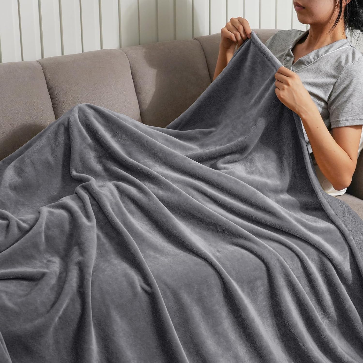 PHF Ultra Soft Fleece Throw Blanket, No Shed No Pilling Luxury Plush Cozy 300GSM Lightweight