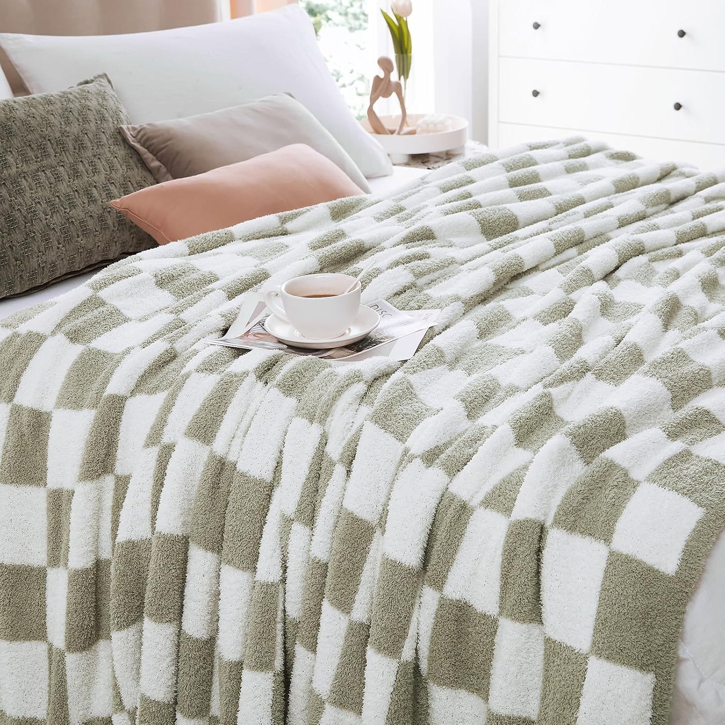WRENSONGE Checkered Throw Blanket, Sage Green Soft Cozy Fluffy Warm Hand Made Queen Throw Blankets