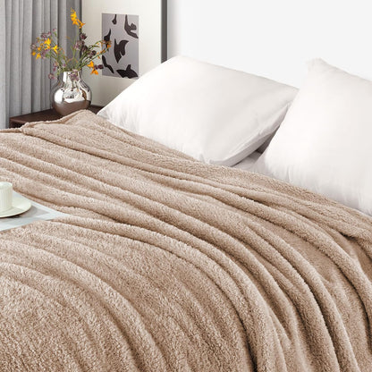 Exclusivo Mezcla Fleece Blanket for Couch, Soft and Cozy Queen Blankets for Women Men Girls Kids, Suitable for All Seasons, Camel, 90x90 Inches