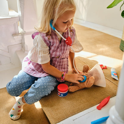 Melissa & Doug Examine and Treat Pet Vet Play Set, 24-Piece Animal Doctor Playset with Dog & Cat