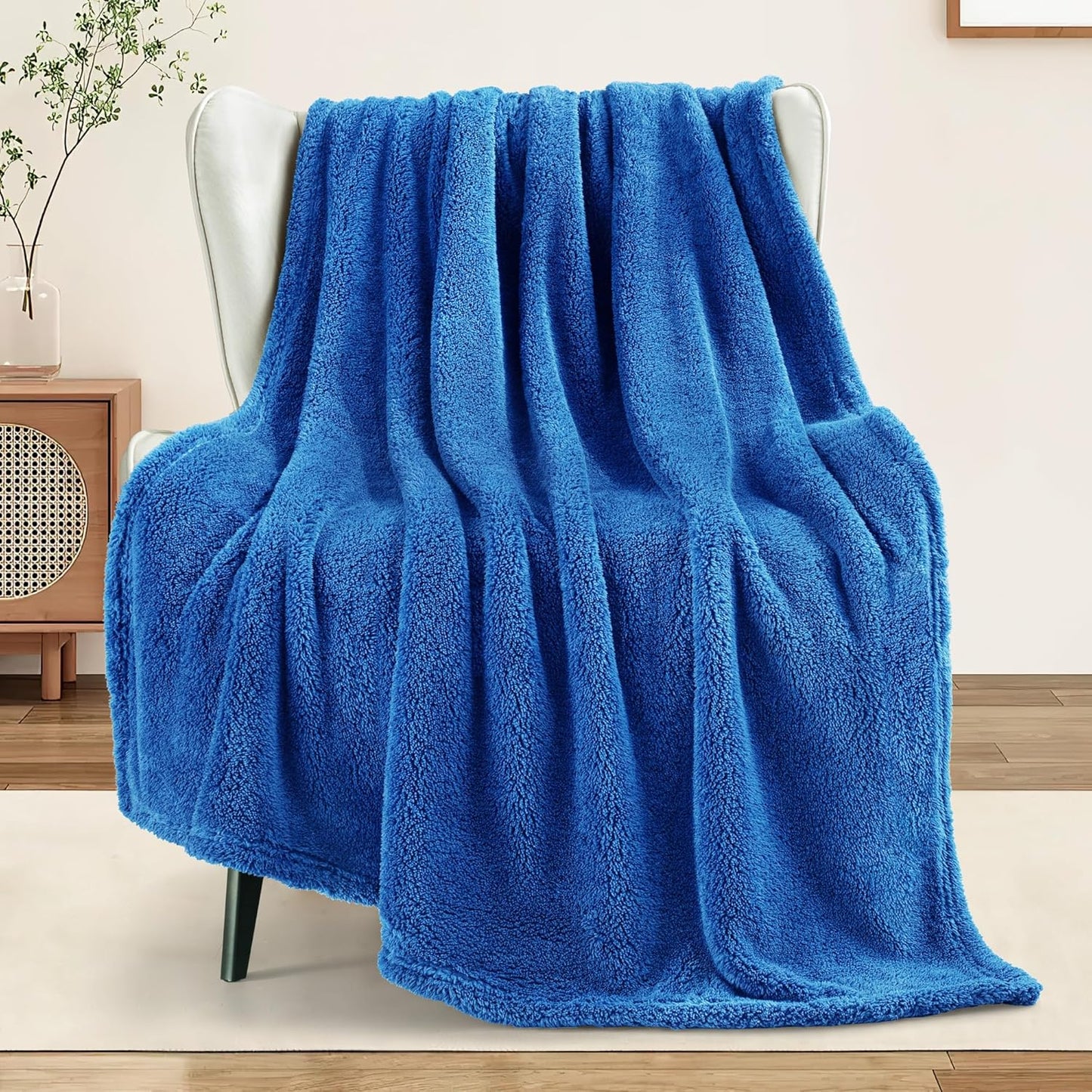 Exclusivo Mezcla Soft Fleece Throw Blanket for Couch, Super Soft Velvet Plush Bed Blanket, Fuzzy Cozy and Warm for All Seasons, 50x60 Inches, Cobalt Blue