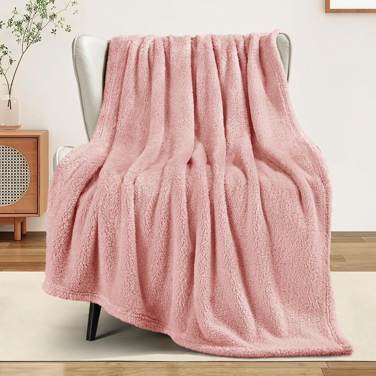 Exclusivo Mezcla Soft Fleece Throw Blanket for Couch, Super Soft Velvet Plush Bed Blanket, Fuzzy Cozy and Warm for All Seasons, 50x60 Inches, Pink